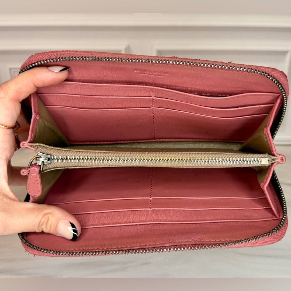 Bottega Veneta Dusty Rose Intrecciato Leather Long Zip Wallet | Full Inclusion - Picture 11 of 14